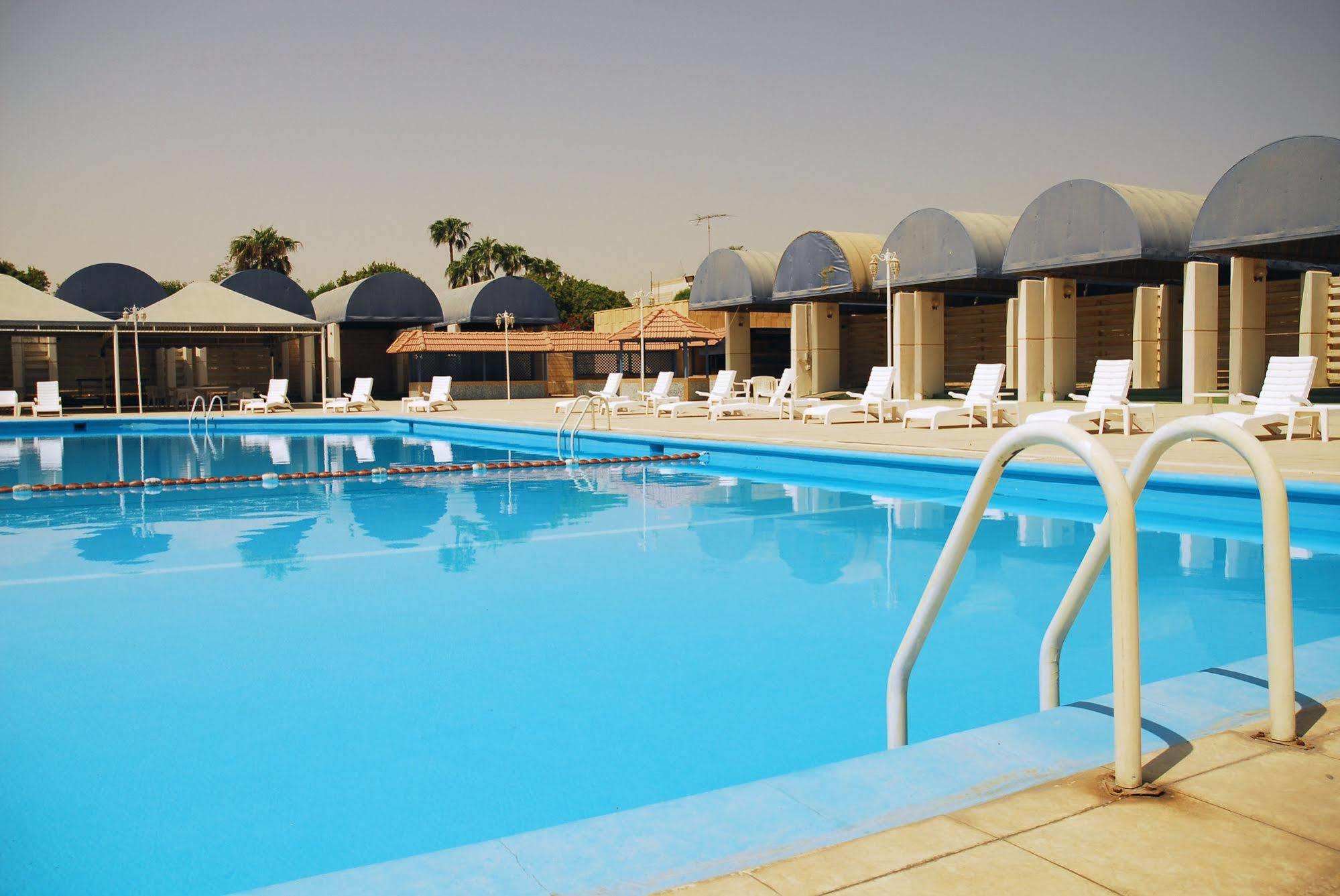 Dhahran International Hotel Exterior foto
